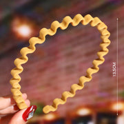 カチューシャ レディース ヘアアクセサリー ウェーブ 波 細め かわいい おしゃれ カジュアル 女性 大人 婦人 髪飾り ヘアバンド シンプル