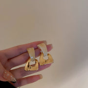 ピアス スタッドピアス レディース 女性 アクセサリー シンプル 大ぶり ゴールドカラー 上品 きれいめ お洒落 おしゃれ かわいい 普段使い お出かけ ギフト プレゼント 婦人用