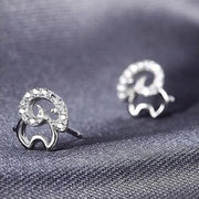 ピアス スタッドピアス アクセサリー レディース ラインストーン 銀色 羊 ひつじ キラキラ シルバーカラー かわいい おしゃれ フォーマル パーティー ギフト 記念日 誕生日 プレゼント 贈り物 ファッション小物 女性用