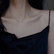 ネックレス レディース 女性 アクセサリー バトン スクエアチェーン 細め ラインストーン シルバーカラー シンプル エレガント シック フォーマル フェミニン かわいい キュート 綺麗 プレゼント ギフト