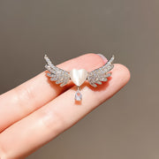ブローチ レディース 女性用 アクセサリー 天使の羽 エンジェル ラインストーン キラキラ おしゃれ 上品 華やか エレガント セレモニー フォーマル パーティー プレゼント
