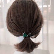 ヘアゴム 2個セット ヘアアクセサリー 髪飾り レディース 女性 アクセサリー ファッション小物 ラインストーン 三角 スクエア 球 ボール きらきら かわいい おしゃれ 華やか お出かけ 通勤 ギフト プレゼント 赤 緑 シャンパン