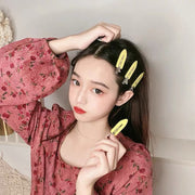 ヘアクリップ 4個セット ヘアピン ヘアアクセサリー レディース 女性 髪飾り 髪留め 跡がつかない 前髪 サイド髪 横髪 ヘアアレンジ ラメ入り キラキラ 無地 かわいい キュート ガーリー 黒 白 ピンク 黄 青 透明 クリア 紫