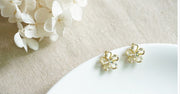 ピアス レディース アクセサリー スタッドピアス 女性用 花 フラワー 小ぶり ビーズ かわいい おしゃれ ギフト プレゼント 大人女子