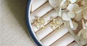 ピアス レディース アクセサリー スタッドピアス 女性用 花 フラワー 小ぶり ビーズ かわいい おしゃれ ギフト プレゼント 大人女子