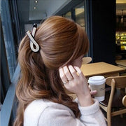 ヘアクリップ バナナクリップ レディース 女性 ヘアアクセサリー ラインストーン 結び目 クロス 髪留め 髪飾り まとめ髪 ヘアアレンジ 簡単 キラキラ かわいい シンプル キュート 上品 きれいめ お出かけ 通勤 オフィス 黒 茶
