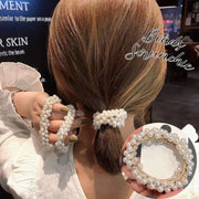 ヘアゴム ビーズシュシュ ヘアアクセサリー レディース 髪ゴム まとめ髪 フェイクパール 存在感 子供用 女の子 キッズ 髪飾り かわいい おしゃれ 上品 大人可愛い オフィス OL 普段使い ガールズ ヘアアレンジ カジュアル 婦人 女性 ホワイト 白 入学式 卒業式 結婚式 2次会 パーティー イベント