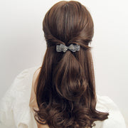 バレッタ 単品 1個 ヘアアクセサリー レディース 女性 婦人用 ラインストーン キラキラ リボン フラワー お花 華やか まとめ髪 ヘアアレンジ 髪留め ヘアクリップ おしゃれ 豪華 上品 アクセント お呼ばれ 結婚式 記念日 入学式 側業式 発表会 フォーマル シンプル エレガント シルバーカラー ガンメタカラー