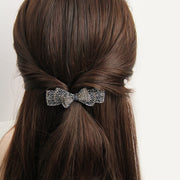 バレッタ 単品 1個 ヘアアクセサリー レディース 女性 婦人用 ラインストーン キラキラ リボン フラワー お花 華やか まとめ髪 ヘアアレンジ 髪留め ヘアクリップ おしゃれ 豪華 上品 アクセント お呼ばれ 結婚式 記念日 入学式 側業式 発表会 フォーマル シンプル エレガント シルバーカラー ガンメタカラー