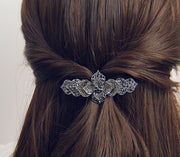バレッタ 単品 1個 ヘアアクセサリー レディース 女性 婦人用 ラインストーン キラキラ リボン フラワー お花 華やか まとめ髪 ヘアアレンジ 髪留め ヘアクリップ おしゃれ 豪華 上品 アクセント お呼ばれ 結婚式 記念日 入学式 側業式 発表会 フォーマル シンプル エレガント シルバーカラー ガンメタカラー