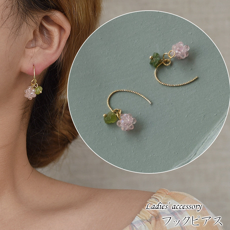 フックピアス アクセサリー レディース 女性用 フラワー 花 垂れる 半透明 チャーム 透け感 おしゃれ かわいい エレガント フェミニン お出かけ カジュアル デイリー 普段使い 婦人用 ファッション小物