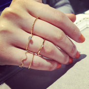 指輪 5点セット リング アクセサリー レディース 女性 ファッションリング 重ね付け ウェーブ ラインストーン キラキラ かわいい おしゃれ ギフト プレゼント 贈り物 ゴールドカラー