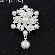 ブローチ ピンブローチ レディース アクセサリー ラインストーン フェイクパール 花 フラワー キラキラ 大きめ 揺れる 上品