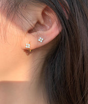 スタッドピアス フープピアス 2タイプ レディース 女性 アクセサリー ラインストーン フラワーモチーフ お花 可愛い きれいめ シンプル お洒落 おしゃれ 普段使い お出かけ ギフト プレゼント ファッション小物 婦人用