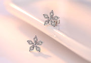 スタッドピアス レディース 女性 アクセサリー ファッション雑貨 花 フラワー 雪の結晶 スノウ ラインストーン シルバーカラー シンプル かわいい キュート エレガント プレゼント ギフト