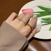 リング 指輪 4個セット フリーサイズ レディース 女性 アクセサリー 重ね付け ねじり ビーズ 無地 シンプル お洒落 綺麗 可愛い お出かけ 普段使い 贈り物 誕生日 ギフト プレゼント ファッション小物