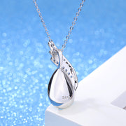 ペンダントトップ ペンダントヘッド ネックレスチャーム レディース 女性 アクセサリー ラインストーン 雫 しずく ドロップ型 ファッション小物 おしゃれ シンプル 上品 きれいめ キュート キラキラ ギフト プレゼント 記念日 お祝い パーティ 誕生日 シルバー