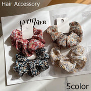 シュシュ レディース 大人 ヘアアクセサリー 上品 花柄 ヘアゴム 髪ゴム 髪飾り 髪留め ヘアアレンジ まとめ髪 フラワー ブラック ピンク カジュアル かわいい 可愛い おしゃれ レトロ感 デイリー 普段使い お出かけ 女性 ガールズ 婦人 彼女 妻 嫁 贈り物 ギフト 母の日 ホワイトデー