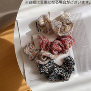 シュシュ レディース 大人 ヘアアクセサリー 上品 花柄 ヘアゴム 髪ゴム 髪飾り 髪留め ヘアアレンジ まとめ髪 フラワー ブラック ピンク カジュアル かわいい 可愛い おしゃれ レトロ感 デイリー 普段使い お出かけ 女性 ガールズ 婦人 彼女 妻 嫁 贈り物 ギフト 母の日 ホワイトデー