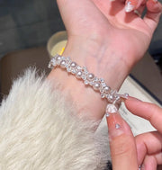 ブレスレット レディース アクセサリー 腕輪 アジャスター付き 調節可能 ラインストーン フェイクパール 女性用 可愛い おしゃれ プレゼント 贈り物 ギフト 誕生日 記念日