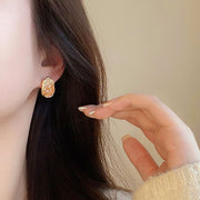 ピアス スタッドピアス アクセサリー レディース 宝石風 キラキラ かわいい おしゃれ ギフト 記念日 誕生日 プレゼント 贈り物 ファッション小物 女性用