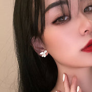 ピアス スタッドピアス レディース 女性 アクセサリー フラワーモチーフ お花 ラインストーン シンプル 上品 きれいめ お洒落 おしゃれ かわいい 普段使い お出かけ ギフト プレゼント 婦人用