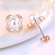 スタッドピアス キャッチピアス レディース 女性 アクセサリー フェイクパール ラインストーン シルバーカラー 小ぶり 耳飾り おしゃれ 上品 可愛い ギフト プレゼント
