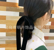 ヘアゴム ヘアクリップ リボン レディース 女性 ヘアアクセサリー 髪飾り まとめ髪 ベロア調 ビッグリボン 揺れる ヘアアレンジ 無地 単色 シンプル おしゃれ かわいい 大ぶり 存在感 ひらひら お出かけ お呼ばれ ファッション小物