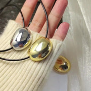 ネックレス ペンダント レディース アクセサリー メタル 大きめ チャーム ラウンド オーバル 首飾り 紐 コードタイプ カジュアル 存在感 おしゃれ かっこいい 女性用 婦人用