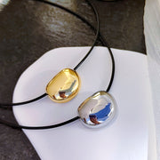 ネックレス ペンダント レディース アクセサリー メタル 大きめ チャーム ラウンド オーバル 首飾り 紐 コードタイプ カジュアル 存在感 おしゃれ かっこいい 女性用 婦人用