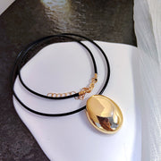 ネックレス ペンダント レディース アクセサリー メタル 大きめ チャーム ラウンド オーバル 首飾り 紐 コードタイプ カジュアル 存在感 おしゃれ かっこいい 女性用 婦人用