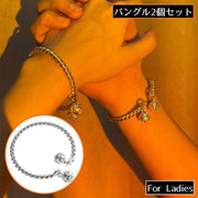 バングル 2個セット ブレスレット アクセサリー 腕輪 レディース メタル 金属製 ツイスト 鈴付き おしゃれ プレゼント ギフト