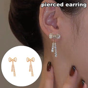 スタッドピアス ピアス レディース 女性 アクセサリー リボン ラインストーン キラキラ お洒落 可愛い かわいい 普段使い デイリー お出かけ デート 耳飾り ギフト プレゼント 婦人用