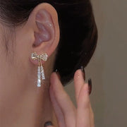 スタッドピアス ピアス レディース 女性 アクセサリー リボン ラインストーン キラキラ お洒落 可愛い かわいい 普段使い デイリー お出かけ デート 耳飾り ギフト プレゼント 婦人用