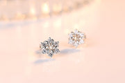 ピアス スタッドピアス 耳飾り 両耳用 レディース 女性 アクセサリー ファッション小物 ラインストーン 花 フラワー おしゃれ きれいめ 上品 キラキラ かわいい シンプル お出かけ ギフト プレゼント 誕生日 記念日 パーティ 結婚式 フォーマル 銀色