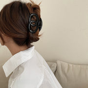 ヘアクリップ バンスクリップ 髪留め レディース 女性用 ヘアアクセサリー 髪飾り シンプル 無地 楕円型 おしゃれ カジュアル まとめ髪 ヘアアレンジ ファッション雑貨 普段使い 通勤スタイル カラバリ豊富