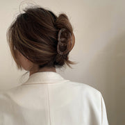 ヘアクリップ バンスクリップ 髪留め レディース 女性用 ヘアアクセサリー 髪飾り シンプル 無地 楕円型 おしゃれ カジュアル まとめ髪 ヘアアレンジ ファッション雑貨 普段使い 通勤スタイル カラバリ豊富