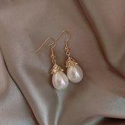 フックピアス レディース 女性 アクセサリー フェイクパール チェーン ロング 揺れる ティアドロップ しずく 雫 涙 上品 カジュアル フォーマル プレゼント ギフト 贈り物 お祝い 記念日 誕生日 デート 女子会 パーティー 入学 卒業 お呼ばれ お出かけ デイリー 普段使い かわいい おしゃれ フェミニン 大人女子 ファッション小物 エレガント ゴールドカラー