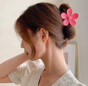 ヘアクリップ バンスクリップ 髪留め レディース 女性用 ヘアアクセサリー 花 フラワー マット 髪飾り ヘアアレンジ 上品 エレガント おしゃれ かわいい デイリー 普段使い お出かけ