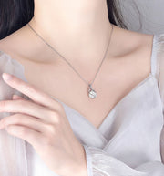ペンダントトップ チャーム ペンダントヘッド アクセサリー レディース 女性 婦人用 天然石風ボール 流線型 しずく型 かわいい キュート 玉 シンプル ギフト プレゼント 贈り物 上品 ファッション小物
