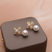スタッドピアス レディース 女性用 アクセサリー フラワー フェイクパール 花 ゴールドカラー かわいい おしゃれ プレゼント ギフト 結婚式 パーティー パール風 耳飾り