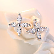 ピアス スタッドピアス 耳飾り 両耳用 レディース 女性 アクセサリー 花 フラワー ラインストーン ファッション小物 キャッチ付き おしゃれ シンプル 上品 かわいい きれいめ キラキラ ギフト プレゼント 記念日 お祝い パーティ 誕生日