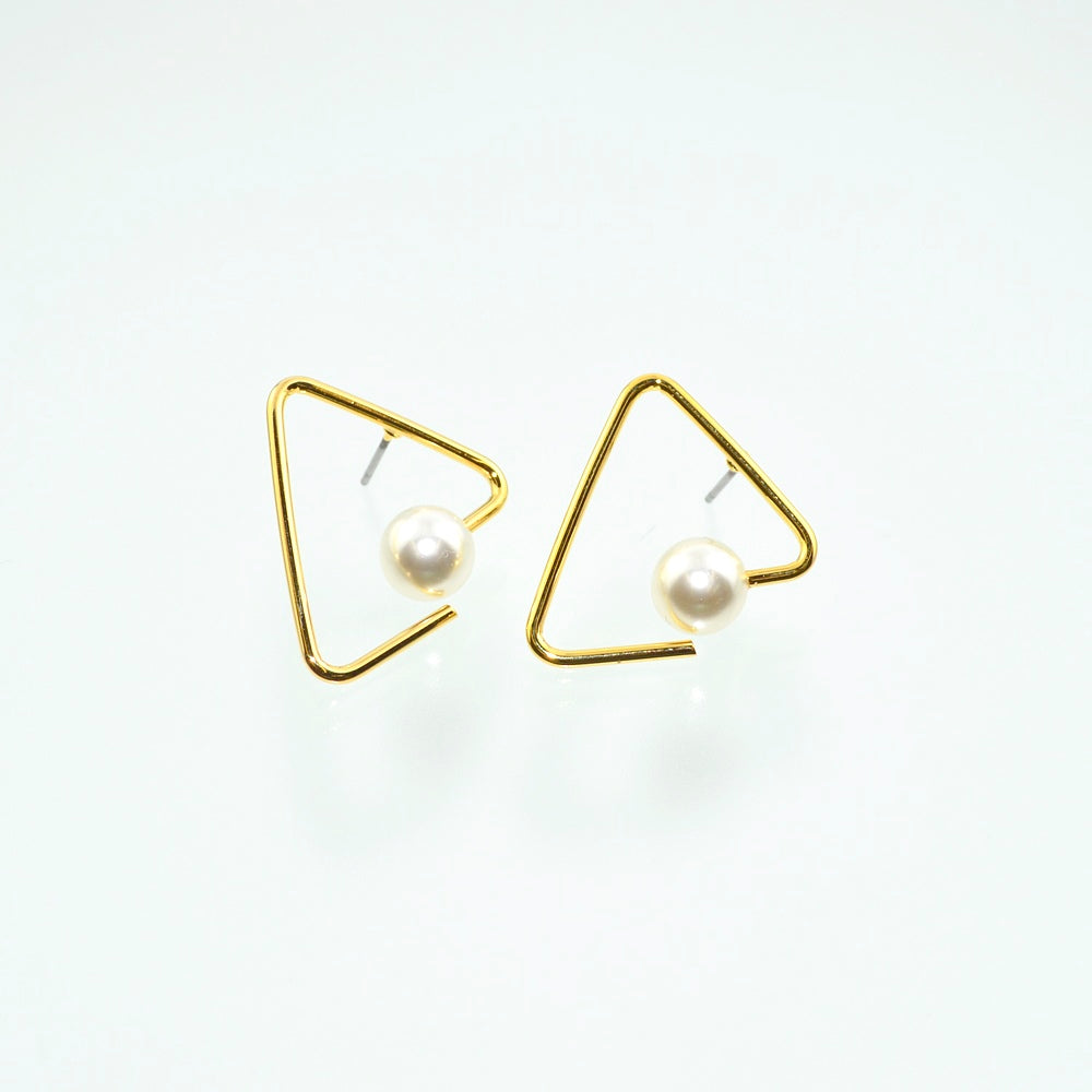 スタッドピアス レディース アクセサリー フェイクパール メタルフレーム 三角 商品画像5