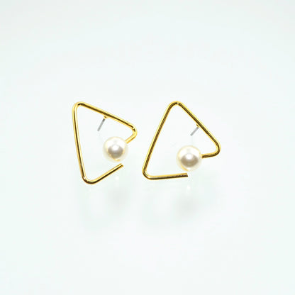 スタッドピアス レディース アクセサリー フェイクパール メタルフレーム 三角 商品画像5