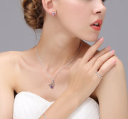 ペンダントトップ ペンダントヘッド ネックレスチャーム レディース 女性 アクセサリー ラインストーン ハート 文字入り LOVE ジュエリー ファッション小物 おしゃれ シンプル きらきら かわいい 上品 きれいめ ギフト プレゼント 記念日 お祝い 結婚式 パーティ フォーマル 銀色 紫