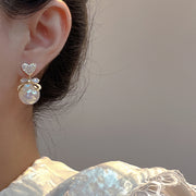 ピアス スタッドピアス レディース アクセサリー パール風 フェイクパール ゴールドカラー 大ぶり 揺れる おしゃれ きれいめ かわいい ギフト 贈り物