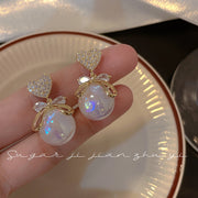 ピアス スタッドピアス レディース アクセサリー パール風 フェイクパール ゴールドカラー 大ぶり 揺れる おしゃれ きれいめ かわいい ギフト 贈り物