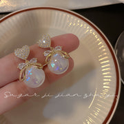 ピアス スタッドピアス レディース アクセサリー パール風 フェイクパール ゴールドカラー 大ぶり 揺れる おしゃれ きれいめ かわいい ギフト 贈り物