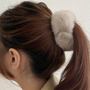 ヘアアクセサリー ブレスレット 2WAY レディース 大人 ふわふわ もこもこ フェイクファー 髪飾り 髪留め 腕輪 バングル ヘアアレンジ ファッション雑貨 パッチンバンド リストバンド ワンタッチ ボリューム感 ホワイト グレー ピンク ブルー シンプル カジュアル 上品 おしゃれ かわいい 可愛い 女性 ガールズ 婦人 彼女 妻 嫁 贈り物 ギフト 母の日 ホワイトデー
