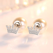 ピアス スタッドピアス バックキャッチ レディース アクセサリー プレゼント 誕生日 シンプル 上品 小さめ ラインストーン フェイクパール 華奢 小ぶり ビジュー クラウン 王冠 ティアラ 宝石風 天然石風 シルバーカラー 普段使い お出かけ お呼ばれ かわいい 可愛い おしゃれ きれいめ 女性 彼女 妻 嫁 大人女子 婦人 ガールズ ギフト 贈り物 記念日 母の日